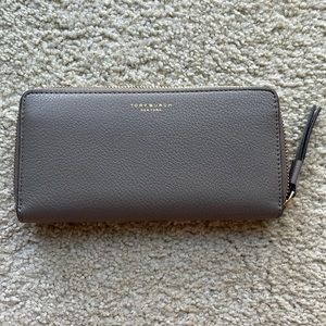 Like New Tory Burch Perry Zip Wallet